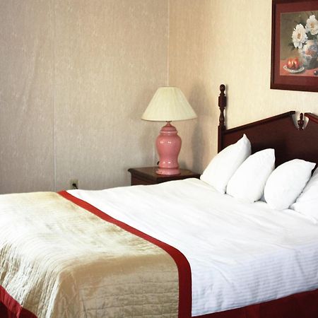 Baymont By Wyndham Jonesboro Hotel Ruang foto