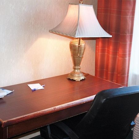 Baymont By Wyndham Jonesboro Hotel Ruang foto