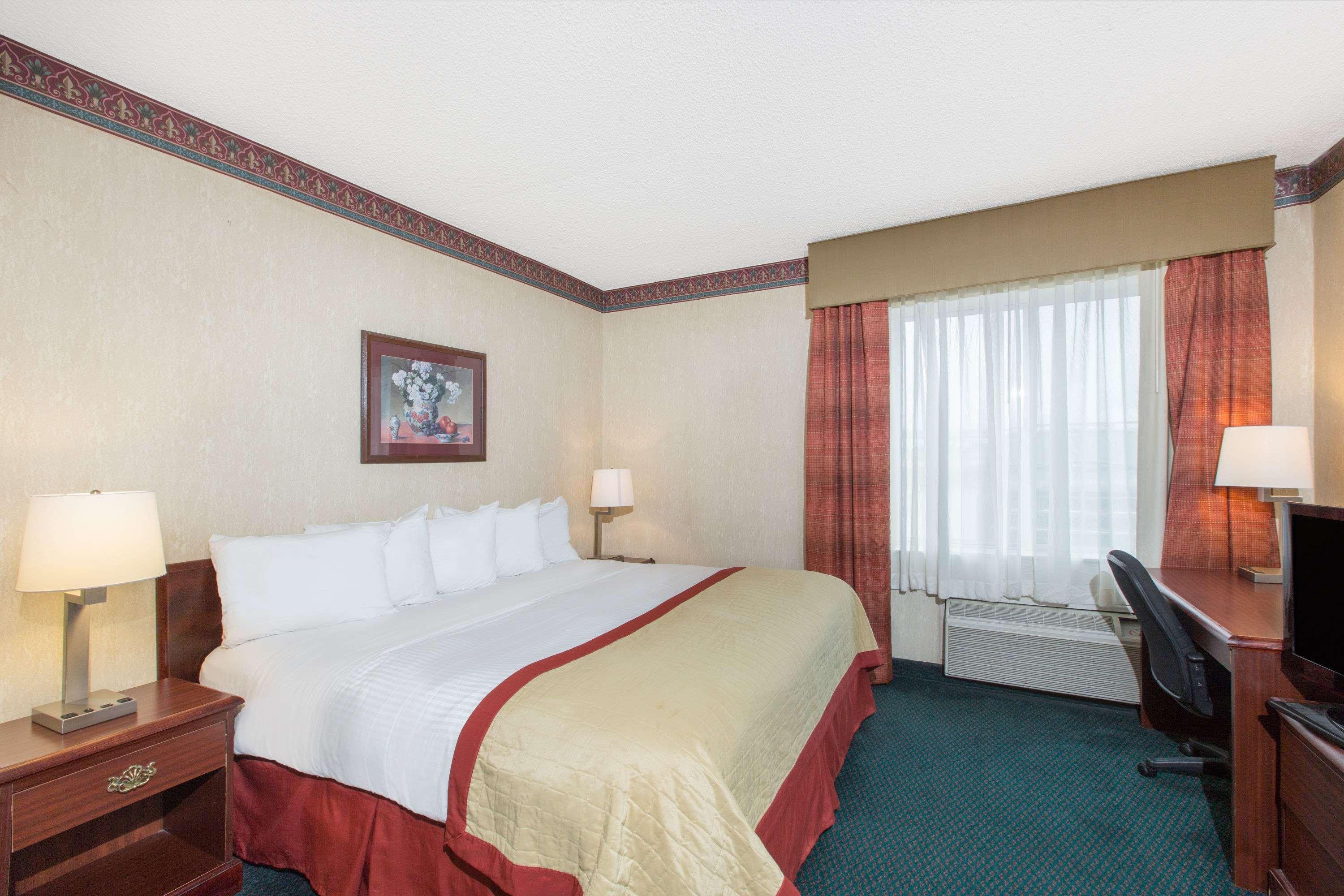 Baymont By Wyndham Jonesboro Hotel Bagian luar foto