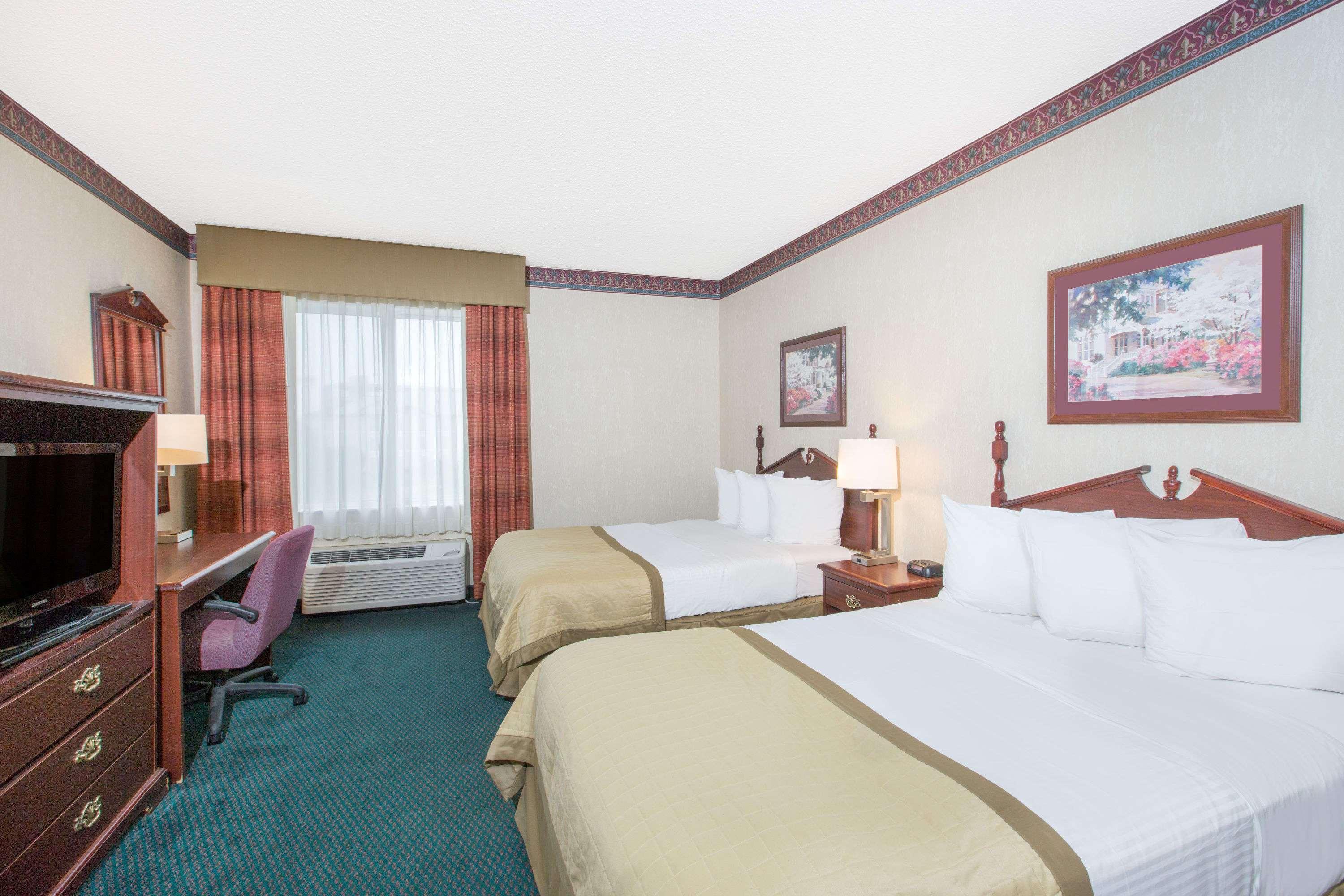 Baymont By Wyndham Jonesboro Hotel Bagian luar foto