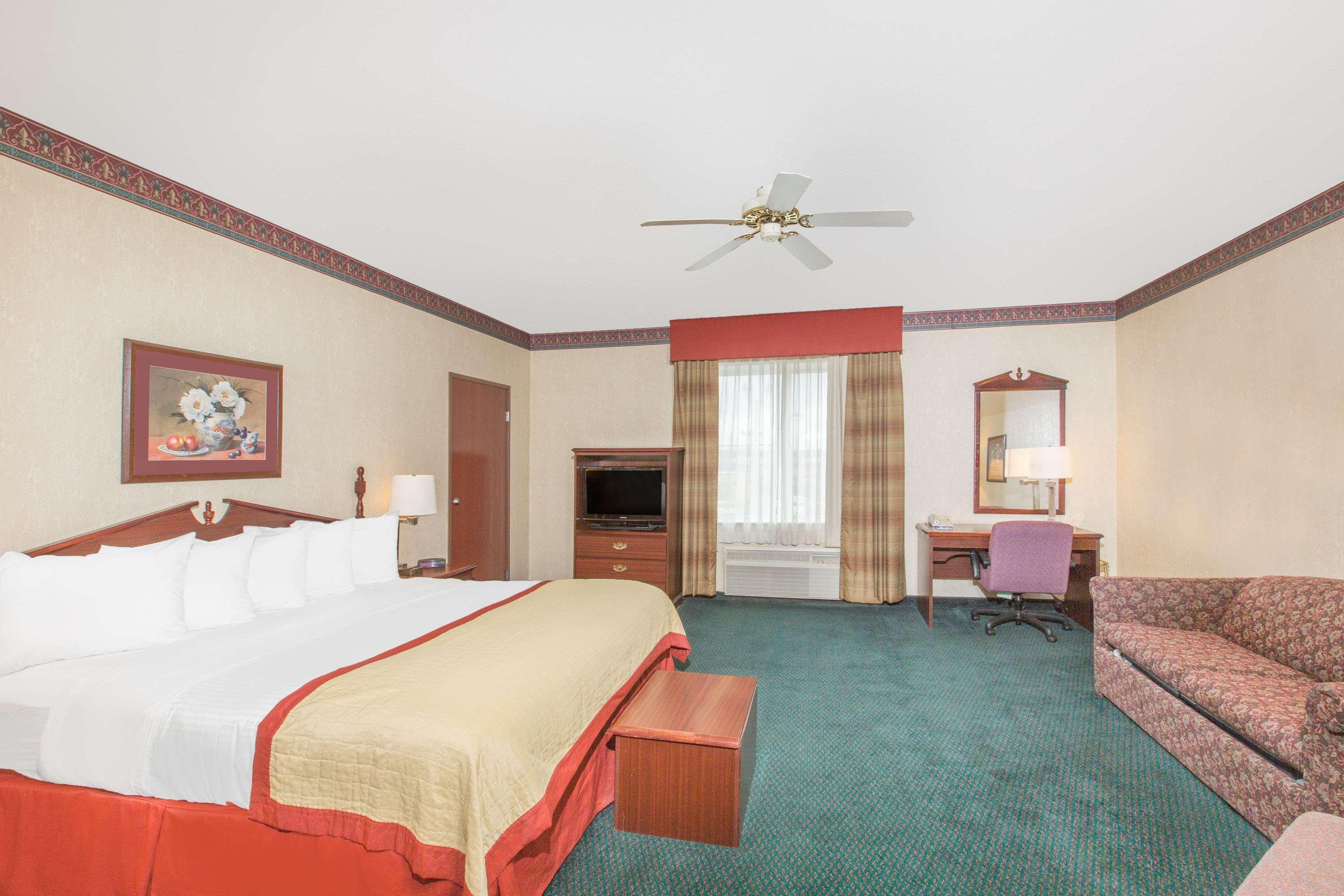 Baymont By Wyndham Jonesboro Hotel Bagian luar foto