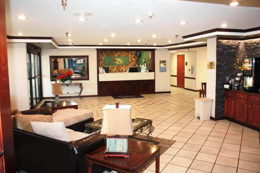 Baymont By Wyndham Jonesboro Hotel Bagian luar foto