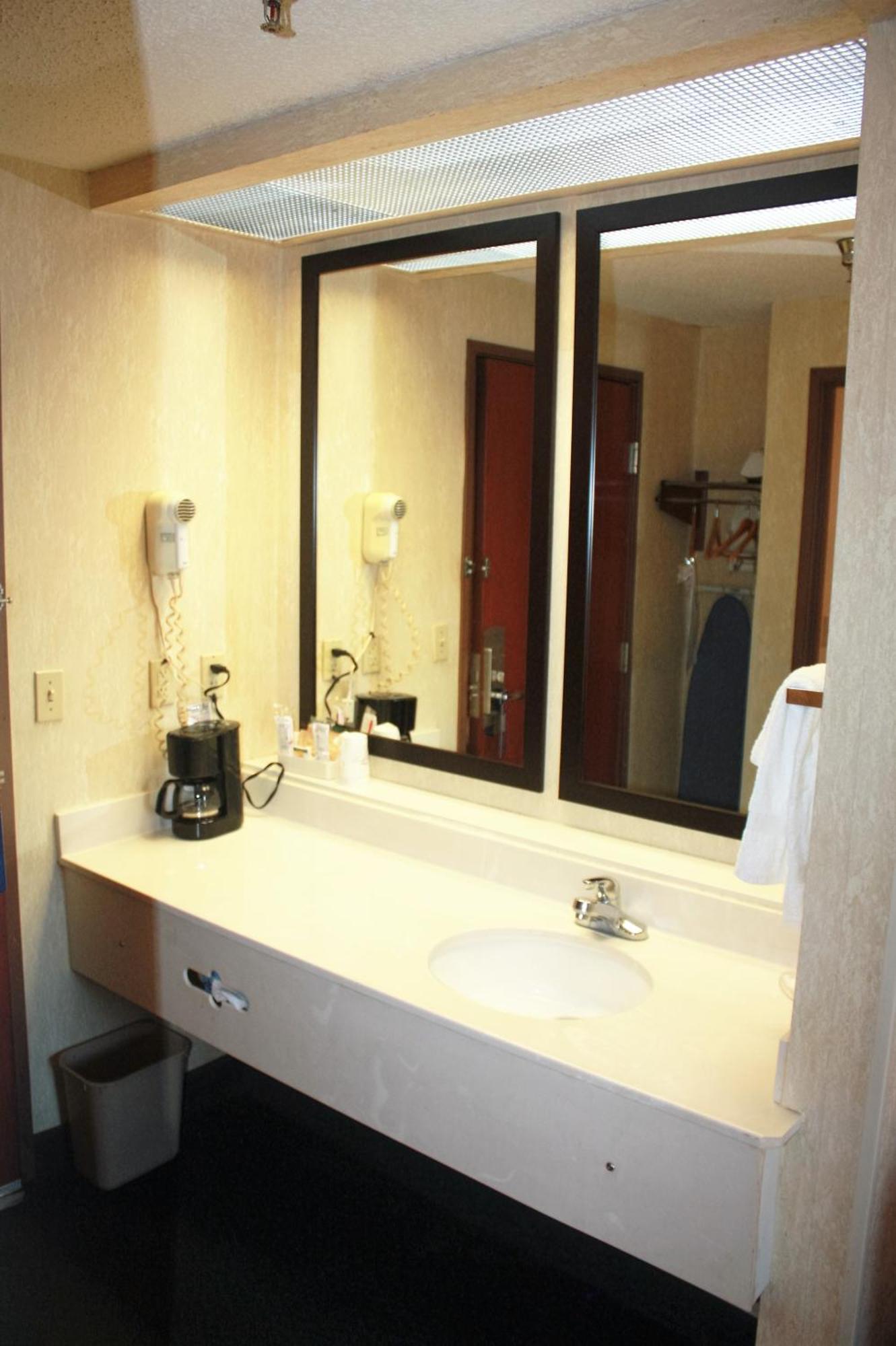Baymont By Wyndham Jonesboro Hotel Ruang foto
