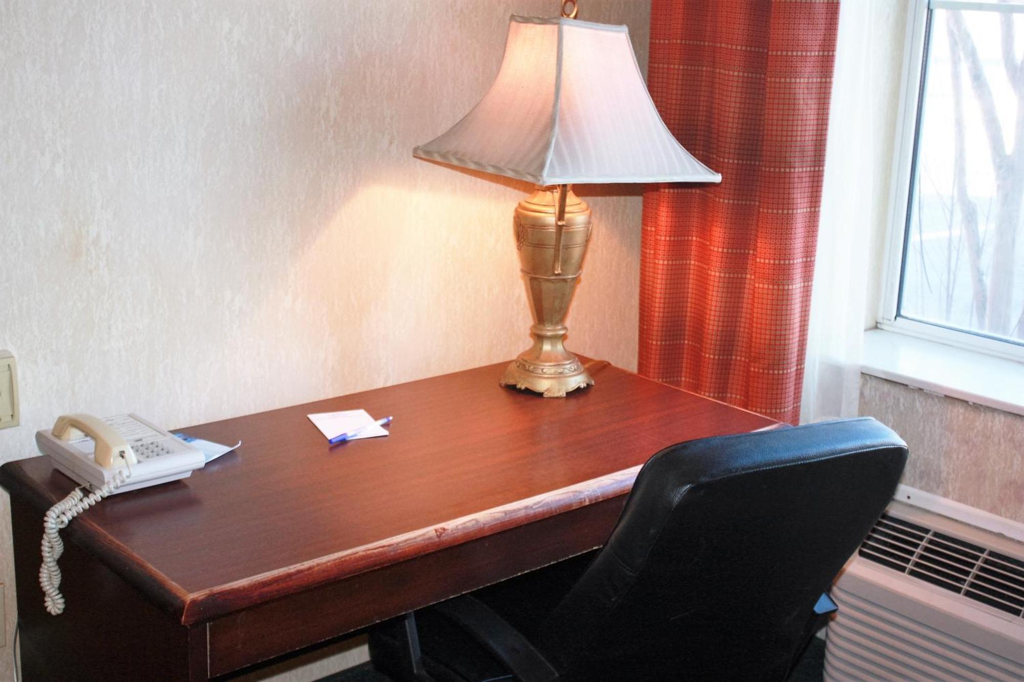 Baymont By Wyndham Jonesboro Hotel Ruang foto