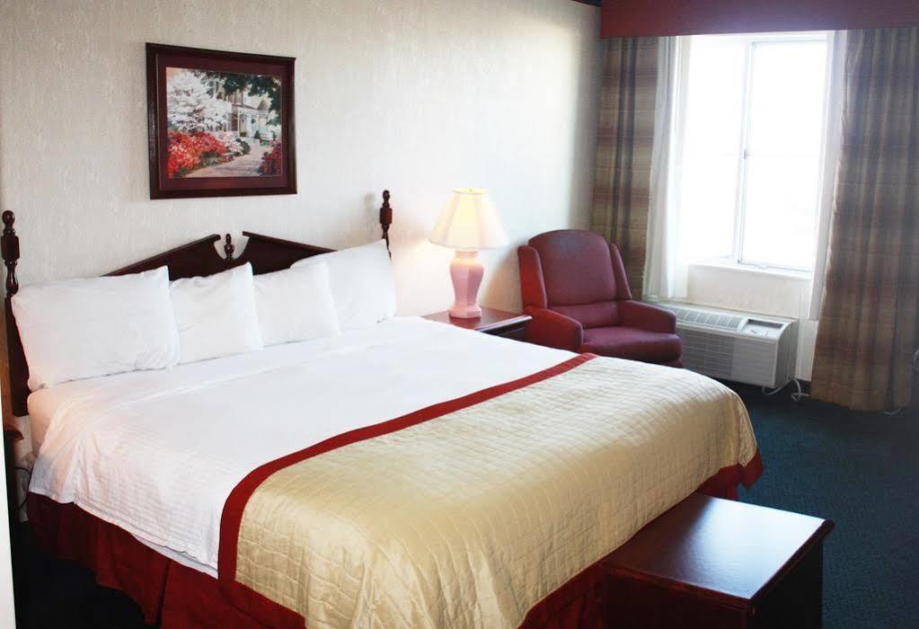 Baymont By Wyndham Jonesboro Hotel Bagian luar foto