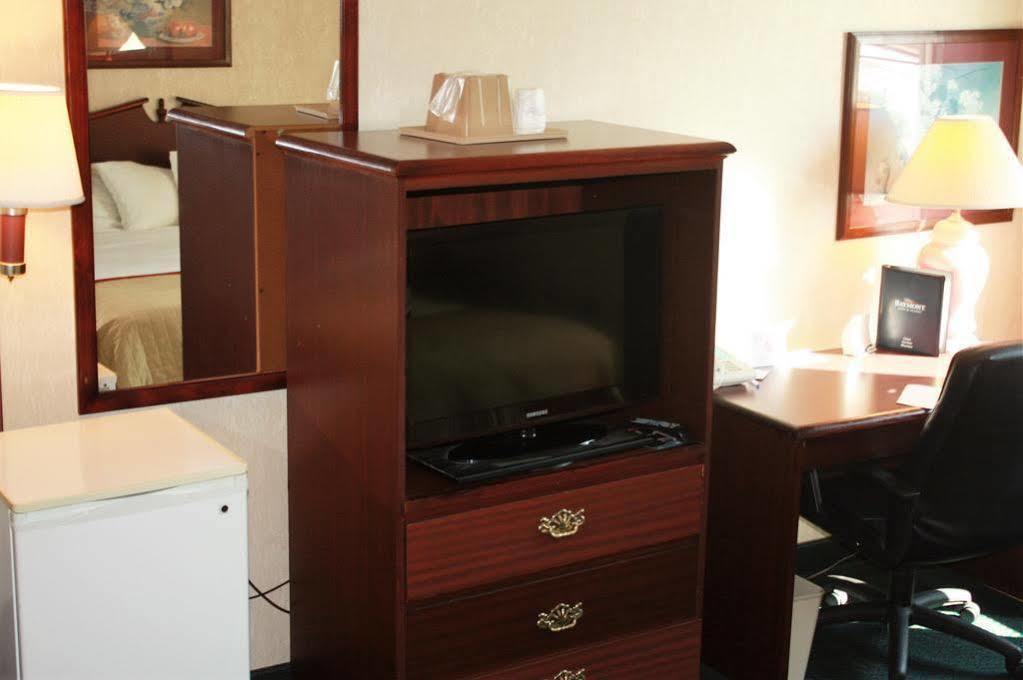 Baymont By Wyndham Jonesboro Hotel Bagian luar foto